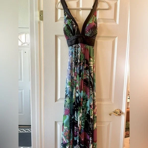 Floral Gown​​​​​ - Picture 2 of 7
